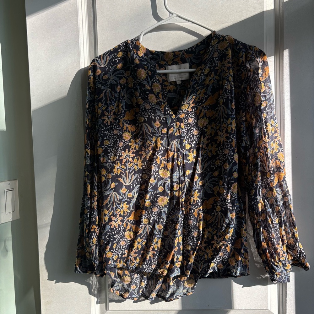 Chic Floral V-Neck Blouse